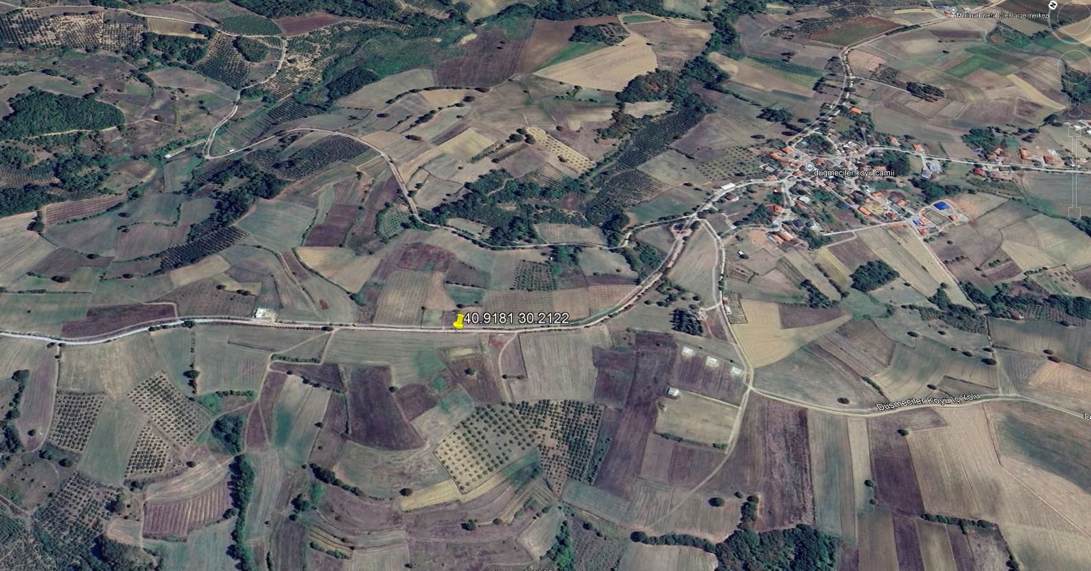 KÖY YOLUNA 60 M CEPHE! İZMİT'TE BAĞ EVİ YERİ