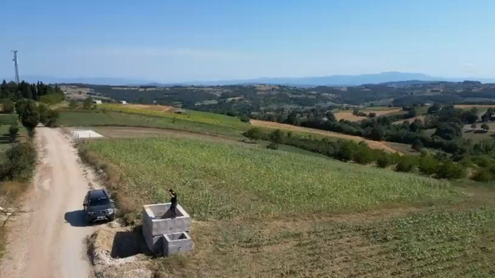 KÖY YOLUNA 60 M CEPHE! İZMİT'TE BAĞ EVİ YERİ