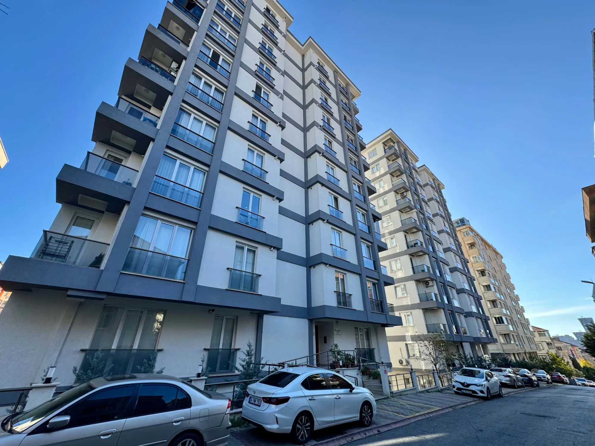 ÜMRANIYE ARMAĞANEVLER METROYA YAKIN OTOPARKLI SATILIK 2+1 DAIRE