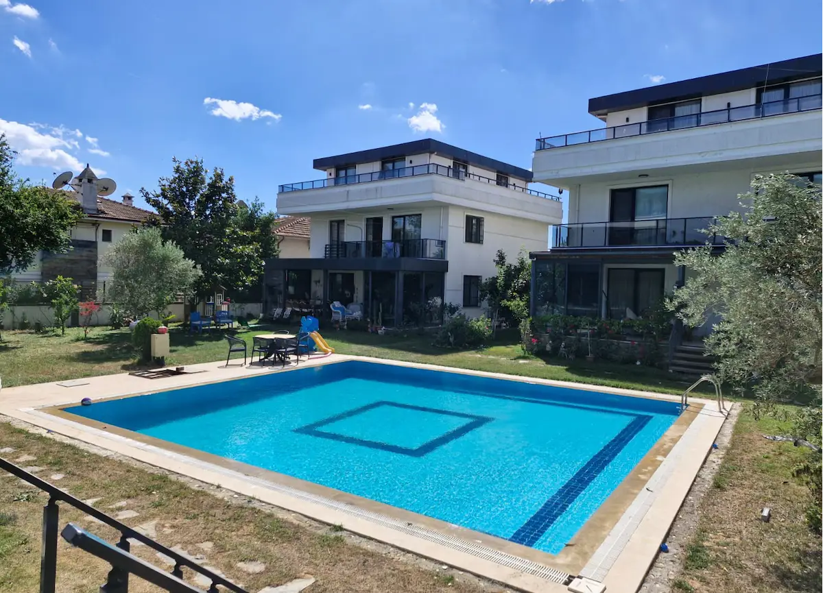TUZLA MERCAN ÖZEL MİMARİSİYLE SATILIK 7+2 VİLLA