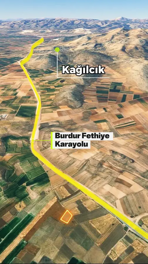 KAĞILCIKTA GÖL MANZARALI YOLA YAKIN SATILIK TARLA