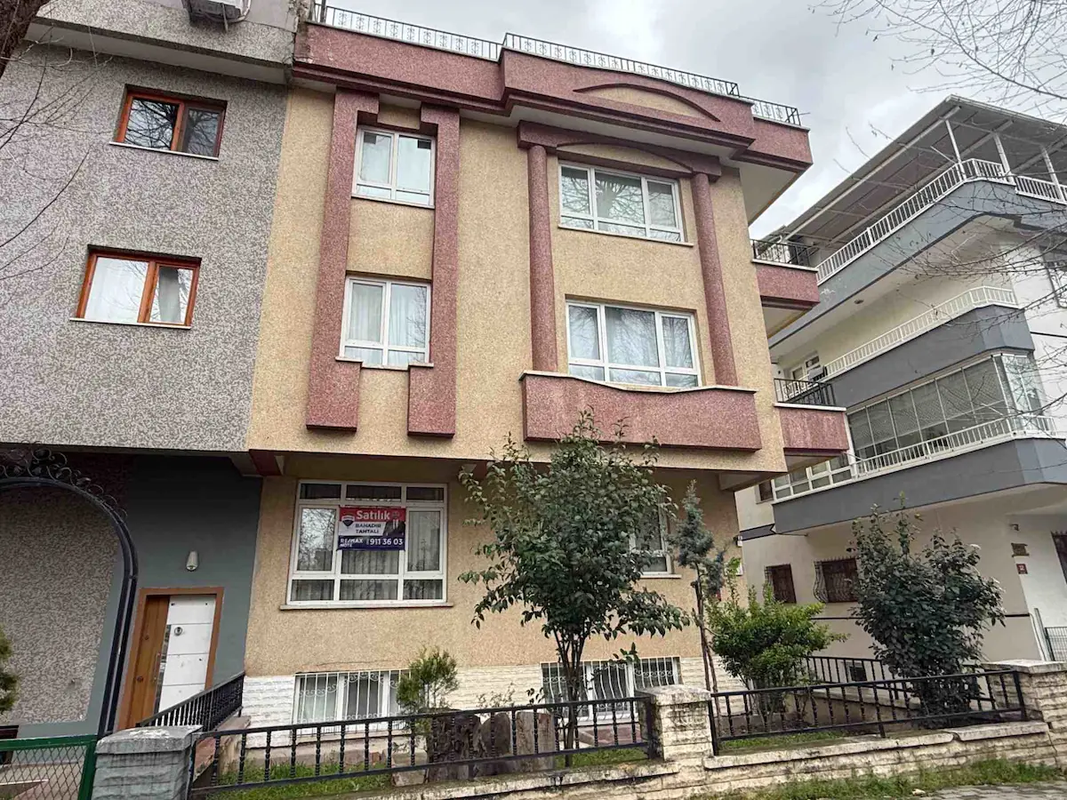 YENIMAHALLE VARLIK MAH. 2+1 HASTANE VE ANKAMALL A YÜRÜME MESAFESI