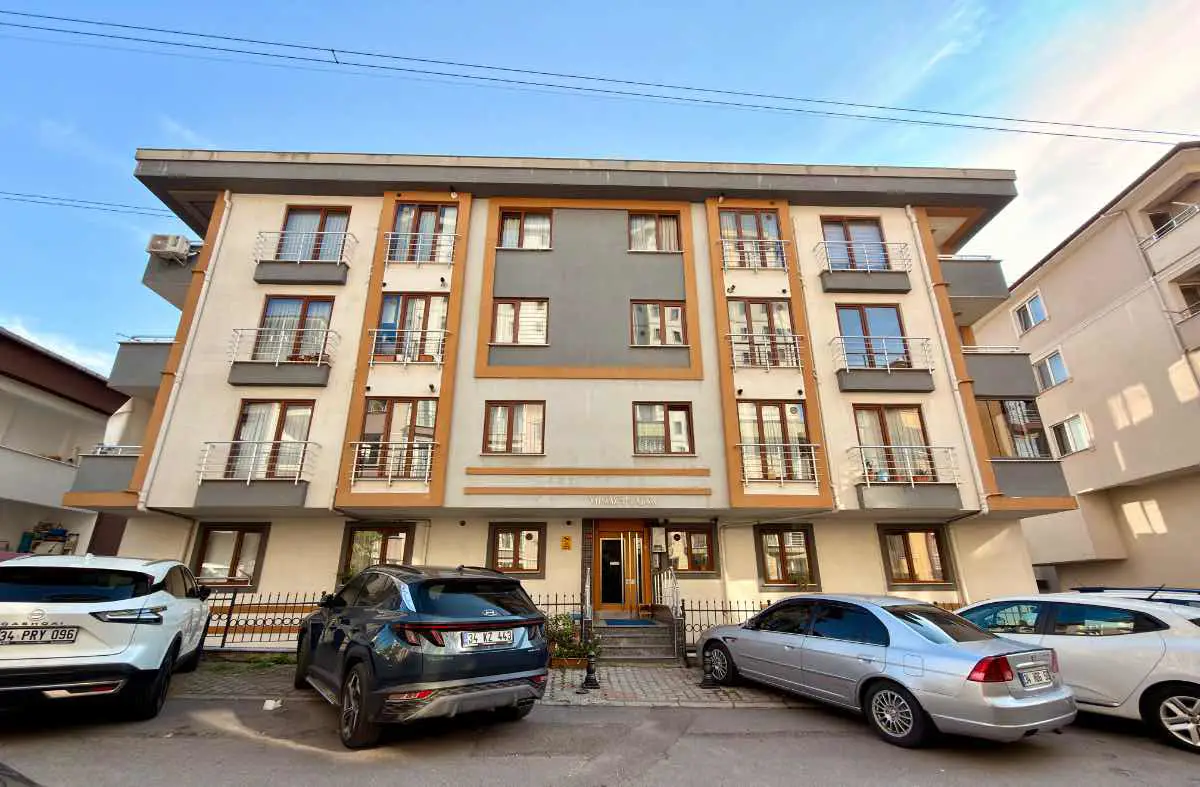 ÜMRANIYE ARMAĞANEVLER ARA KAT BOŞ GENÇ BINA 2+1 SATILIK DAIRE