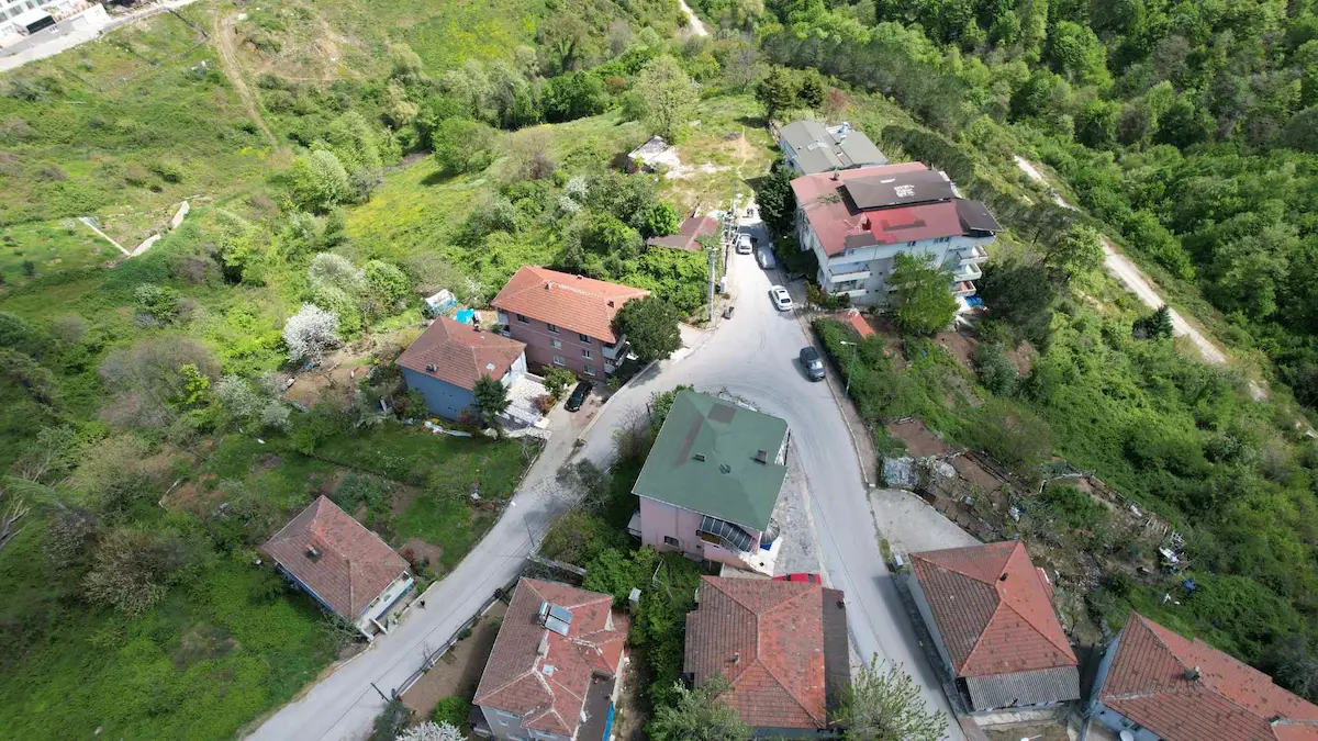 ÜVEZPINARDA PANORAMIK MANZARALI, KAPLICA SUYUNA SAHIP ARSA