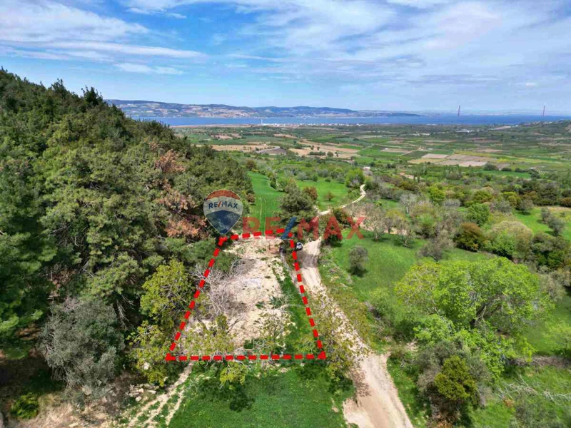 ÇANAKKALE LAPSEKI KANGIRLIDA BOĞAZ MANZARALI SATILIK TARLA