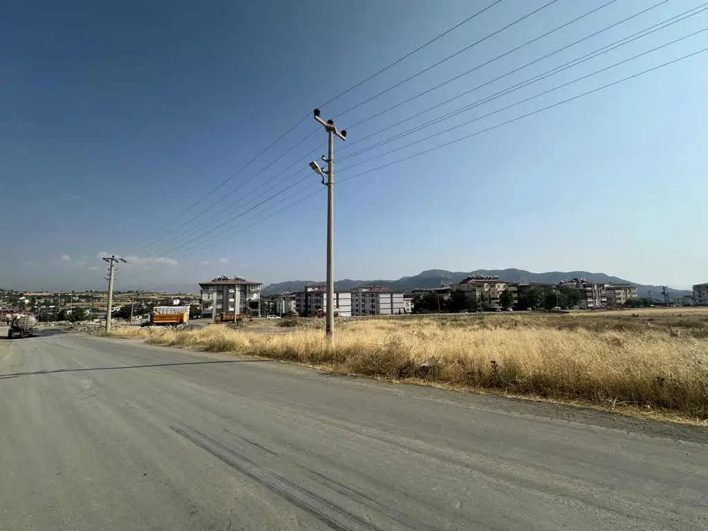 RE/MAX EDEDEN ILICADA MÜKEMMEL KONUMLU İMARLI ARSA