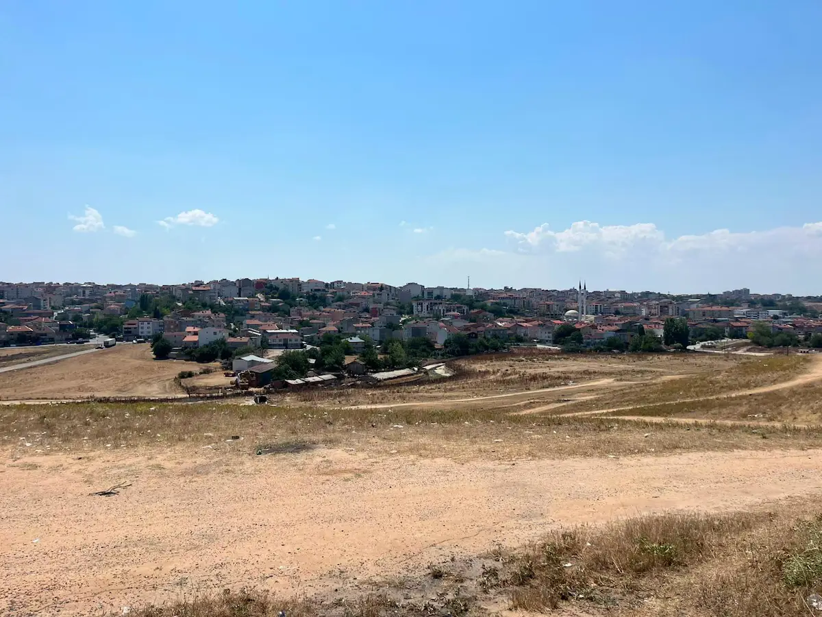 ÇORLU SİLAHTARAĞA’DA 3.912 M² TİCARET + KONUT İMARLI MÜSTAKİL PARSEL   
