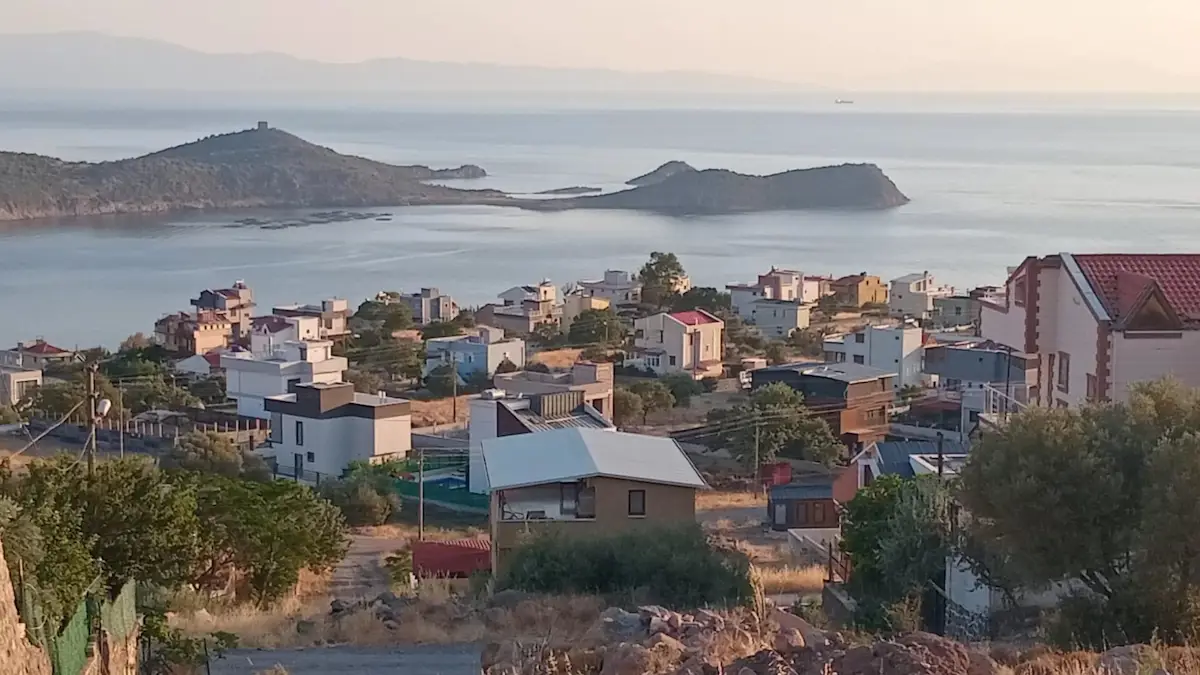 İZMİR DİKİLİ ÇANDARLI'DA SATILIK DENİZ MANZARALI İMARLI ARSA