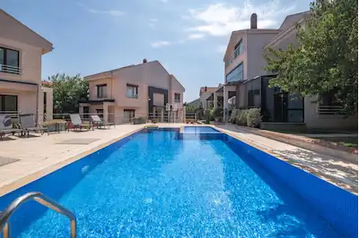 REMAX ADVANTAGE'DEN SATILIK ÖZLÜCE 19 MAYIS'TA ASANSÖRLÜ LÜKS TRİBLEKS VİLLA 