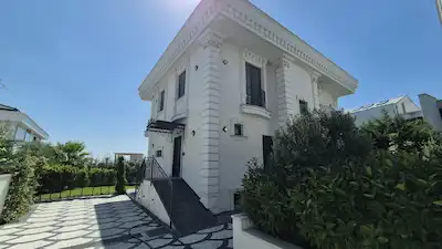 REMAX'DAN GÜZELCEDE DENİZ MANZARALI 5+3 SIFIR LÜKS VİLLA