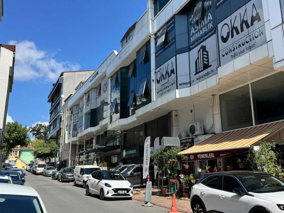 *REMAX*ATILLA KOSTAK*ÇEKMEKÖY MERKEZ'DE GÖRGÜLÜ YAKINI PLAZA