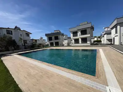 RE/MAX YAZ'DAN İÇMELER BÖLGESİNDE HAVUZLU SATILIK SIFIR VİLLALAR 
