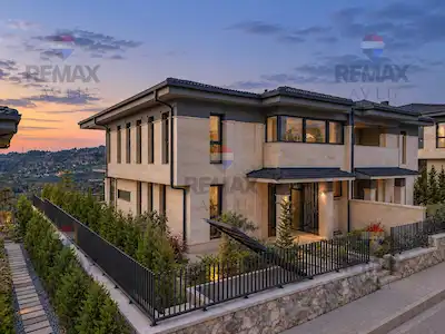 REMAX AVLU'DAN KUYULUK’TA MARKA PROJEDE SİTE İÇİ İKİZ DUBLEKS VİLLA