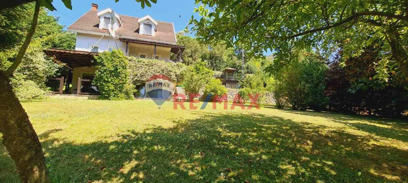 BEYKOZ ÇAVUŞBAŞI SATILIK 1230 M2 ARSA IÇINDE 5+1 TRIPLEKS