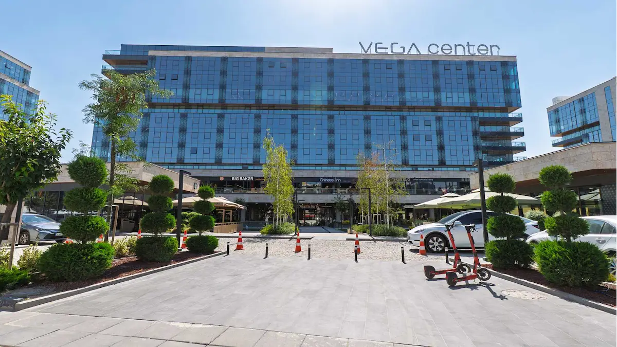 VEGA CENTER MUSTAFA KEMAL KİRALIK YAPILI BALKONLU OFİS