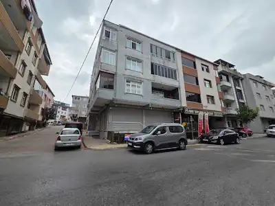 SARIGAZİ'DE DÖRT YOL AĞZI KÖŞEBAŞI DEPO DÜKKAN METROYA ÇOK YAKIN