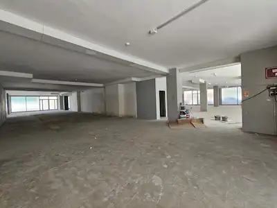 ÇEKMEKÖY GIRIŞINDE İSKANLI KDV'LI 750 M2 DEPO & OFIS & MAĞAZA