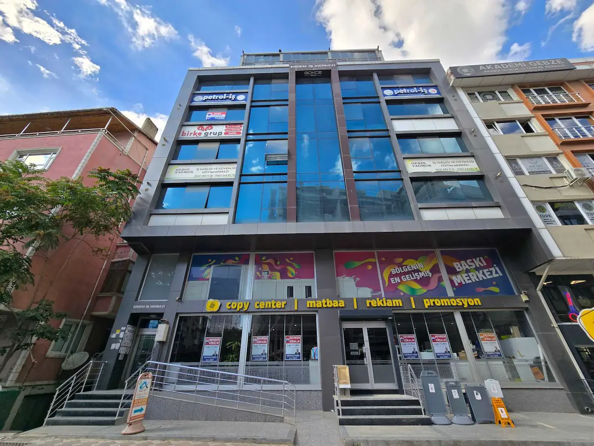 GEBZE MERKEZDE KİRALIK ÇOK FONKSIYONLU 100M² OFİS