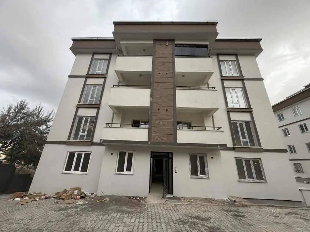 REMAX EDE DEN ANA CADDE ÜZERİ SATILIK 3+1