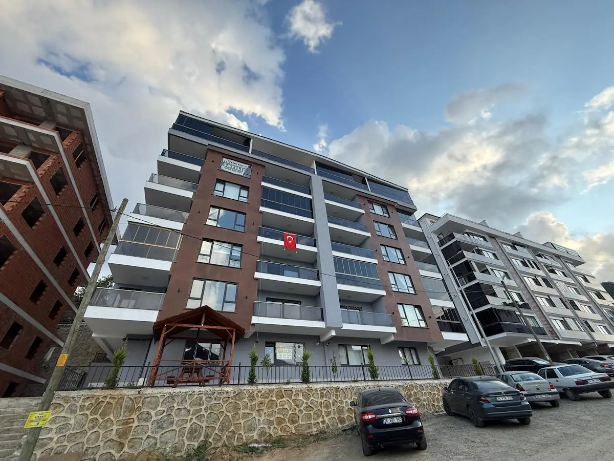 ERİKLİMANDA DENİZ MANZARALI, EBEVEYN BANYOLU 145 M² SATILIK 3+1