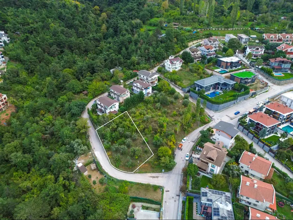 REMAX AREA DAN DOBURCA DA SATILIK VILLA IMARLI 1012 M2 KÖŞE ARSA