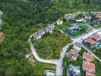 REMAX AREA DAN DOBURCA DA SATILIK VILLA IMARLI 1012 M2 KÖŞE ARSA