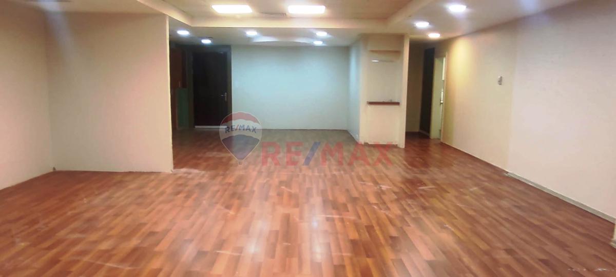 MASLAK'TA KIRALIK 180M2 METRO VE TOPLU TAŞIMA YAKINI OFIS KATI