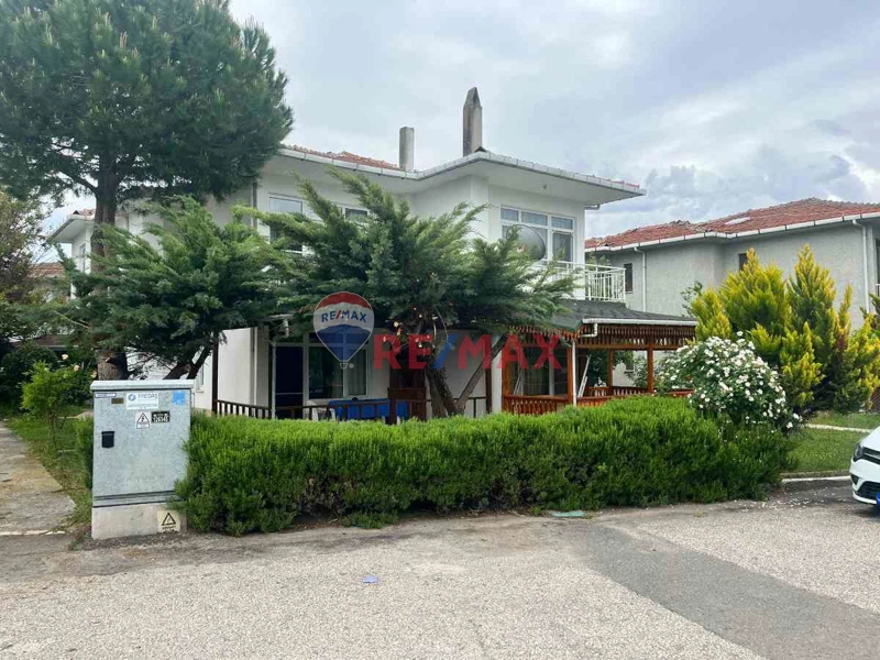 REMAXLAND'TEN DEMİRLİ TATİL SİTESİNDE TEMİZ HAVUZLU VİLLA 