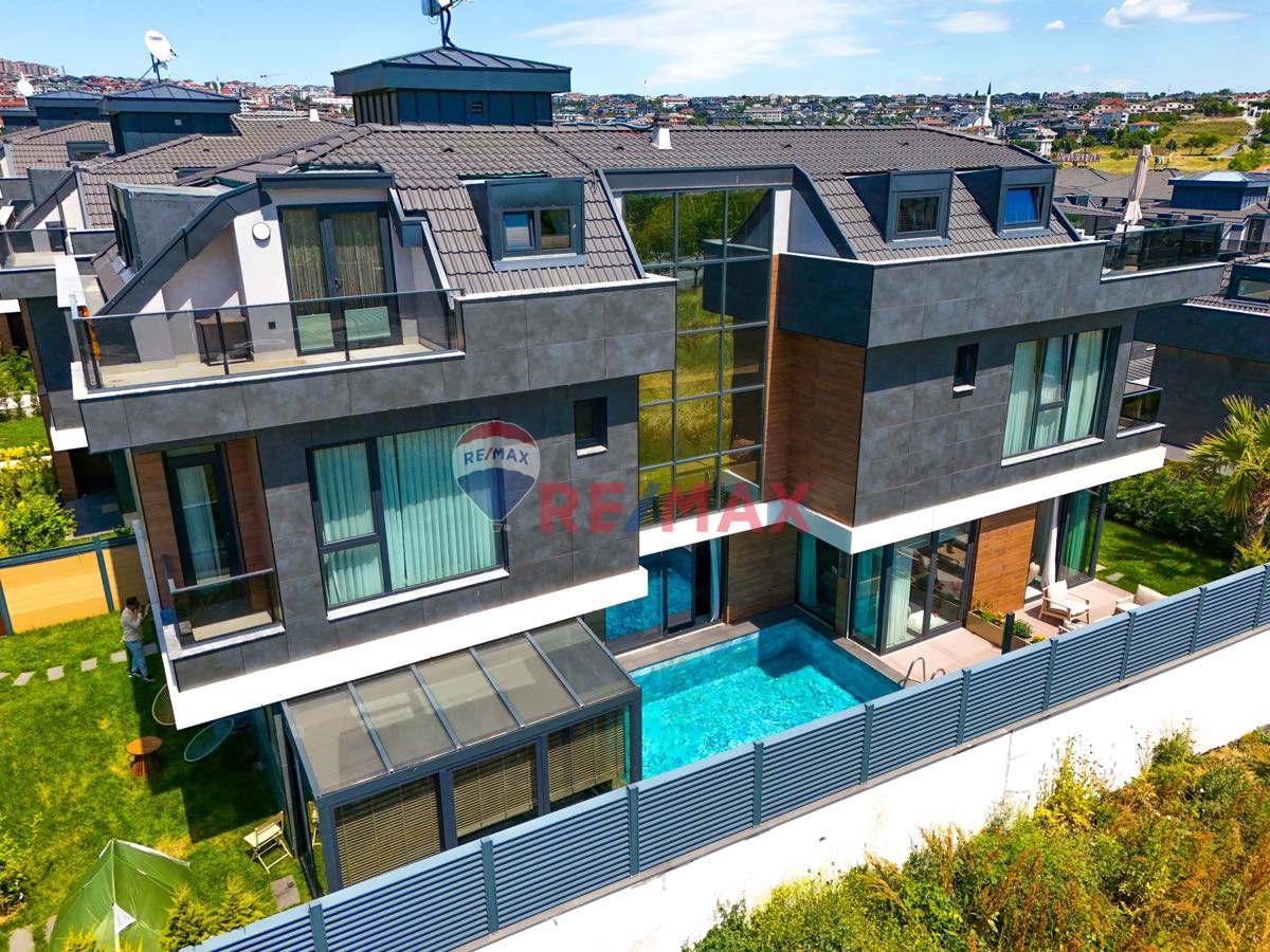 BEYLİKDÜZÜ’NDE EŞİ BENZERİ YOK! FULL MANZARALI 9+2 VİLLA