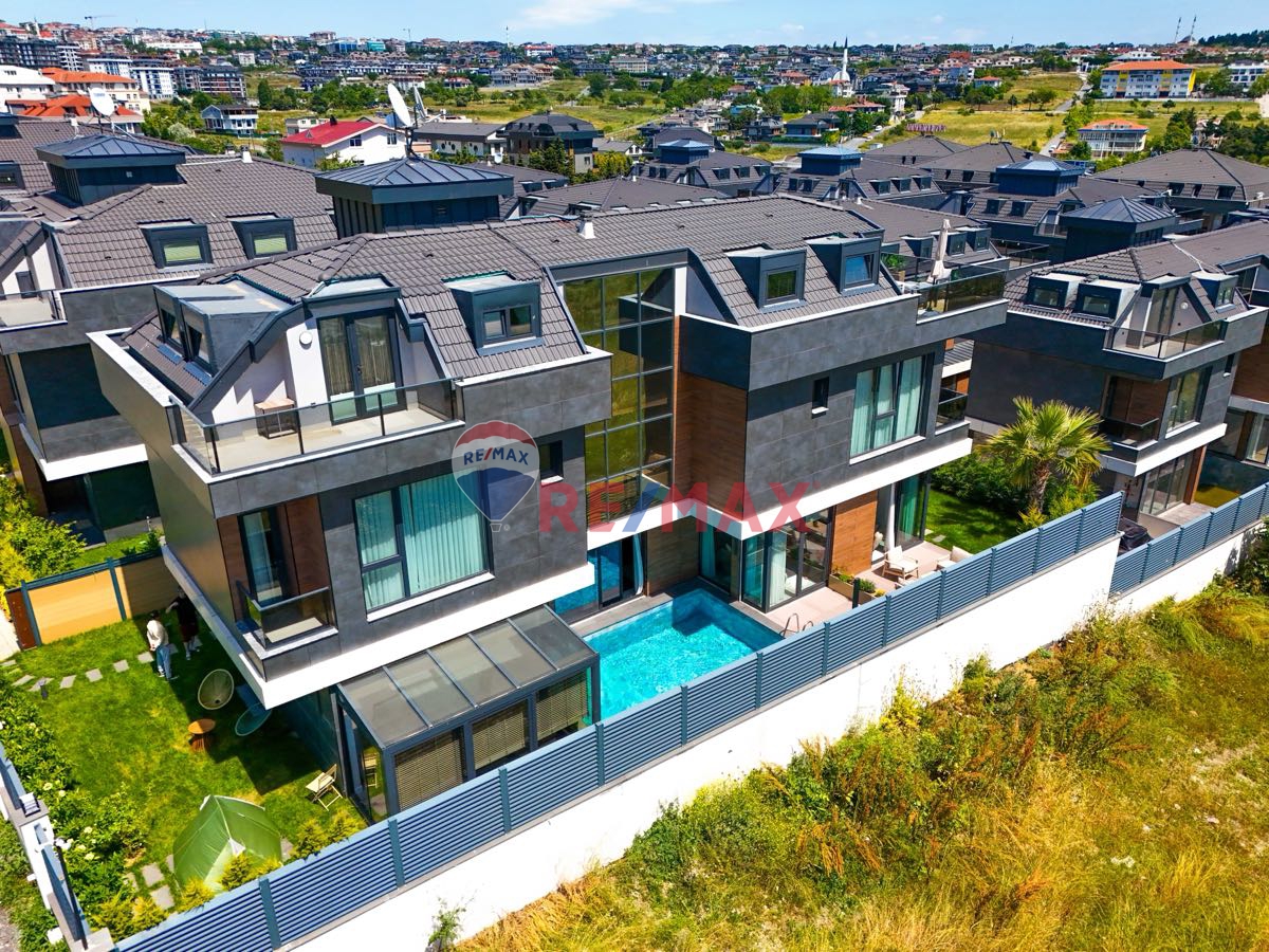 BEYLİKDÜZÜ’NDE EŞİ BENZERİ YOK! FULL MANZARALI 9+2 VİLLA