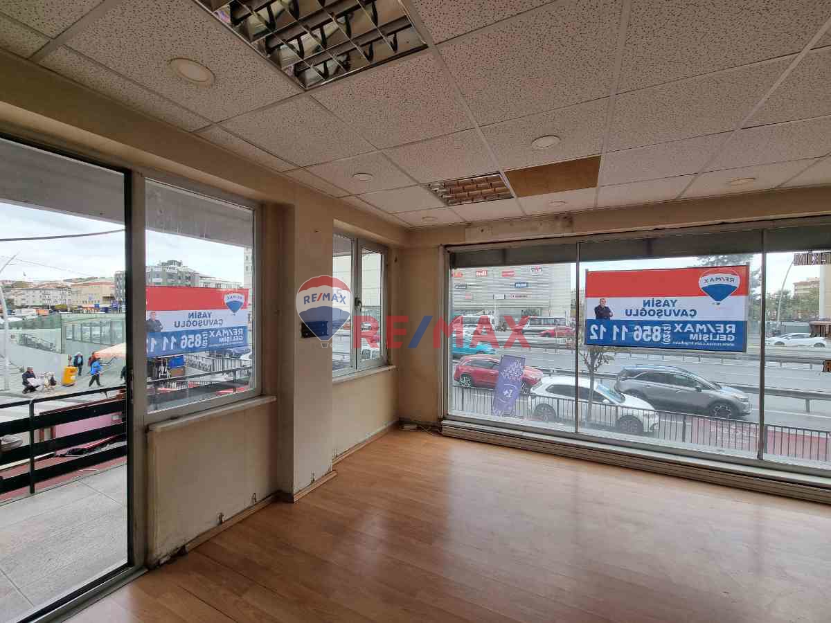 BÜYÜKÇEKMECE E-5 CEPHELİ BRÜT 140M² 1. KAT GENİŞ 2+1 KİRALIK İŞ YERİ