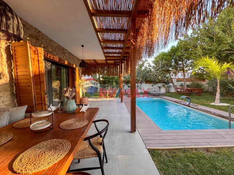 IZMIR MORDOĞAN'DA EŞYALI SATILIK LÜKS VILLA