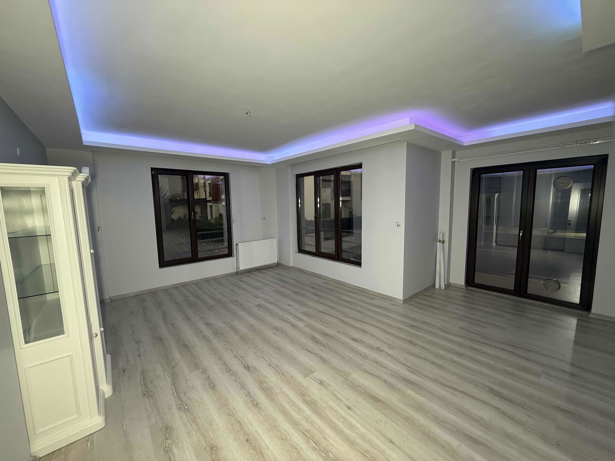 BAŞİSKELE ÜSTPARK YUVACIK SİTESİNDE KUSURSUZ 4+1 SATILIK DAİRE