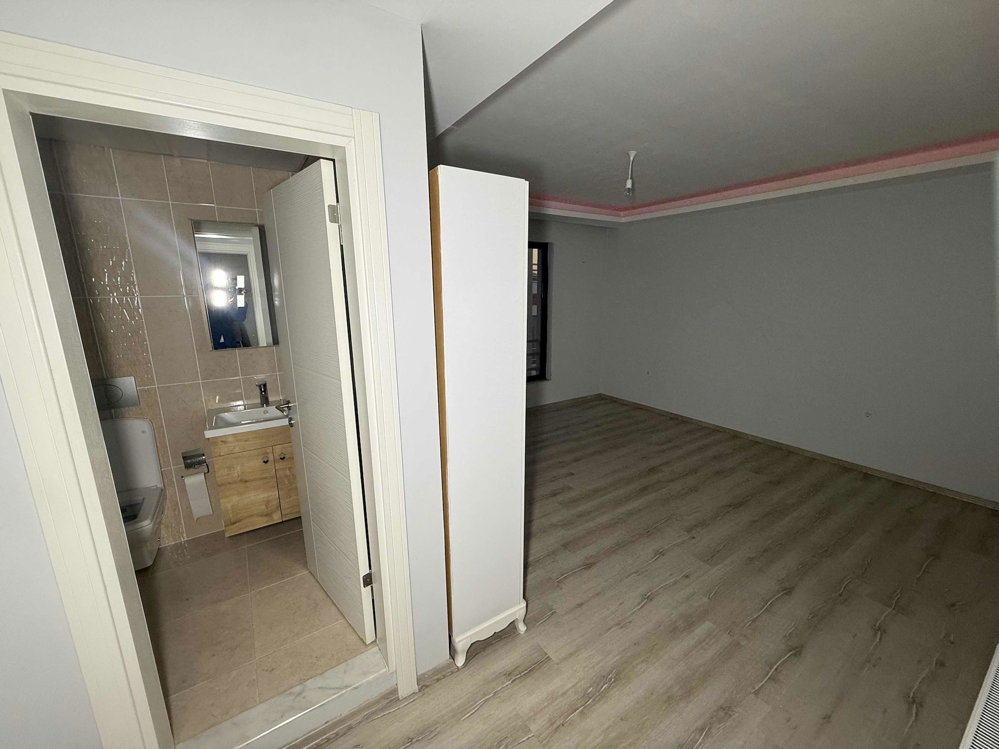 BAŞİSKELE ÜSTPARK YUVACIK SİTESİNDE KUSURSUZ 4+1 SATILIK DAİRE