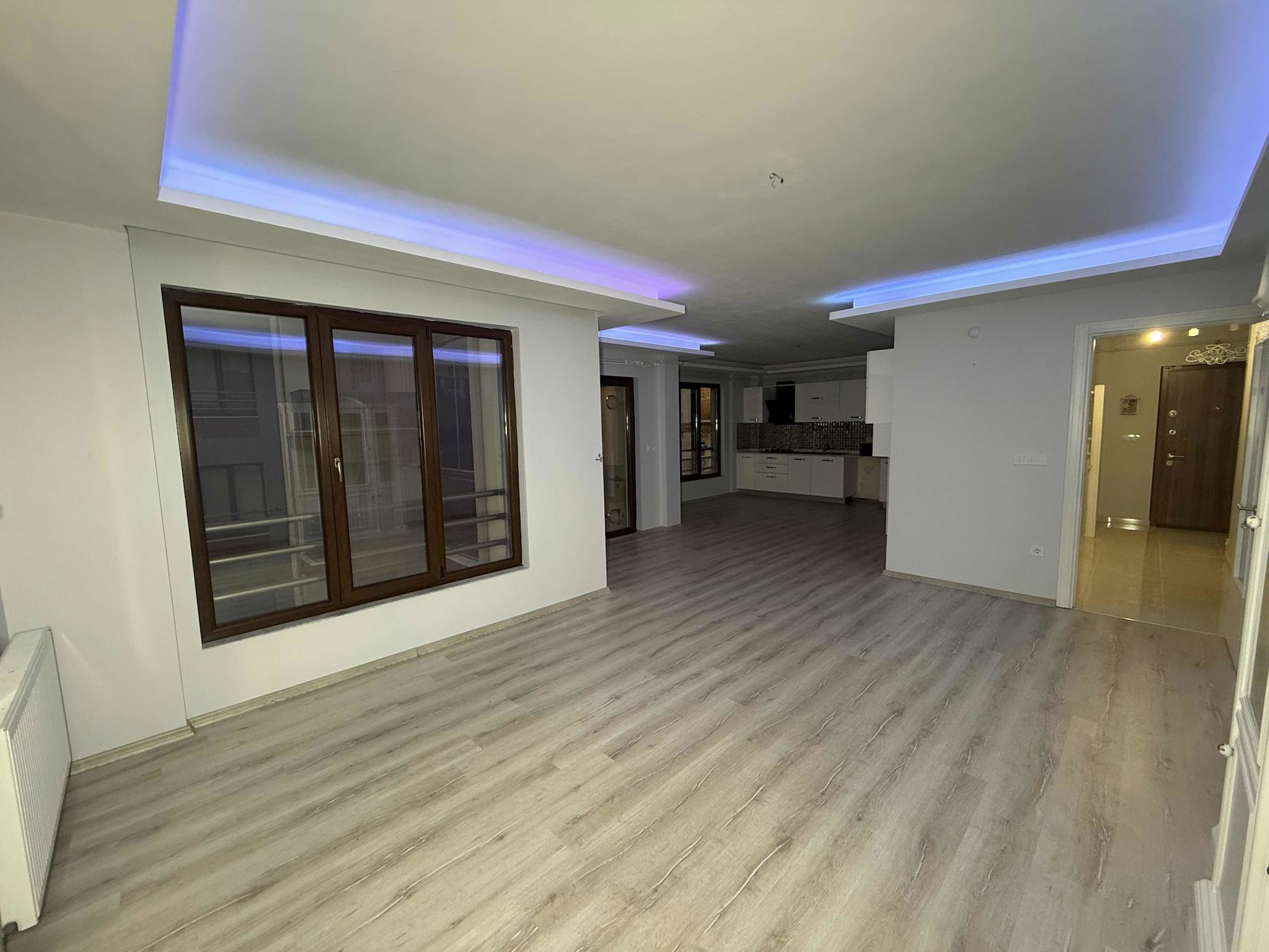 BAŞİSKELE ÜSTPARK YUVACIK SİTESİNDE KUSURSUZ 4+1 SATILIK DAİRE