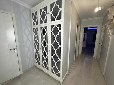 BAŞİSKELE ÜSTPARK YUVACIK SİTESİNDE KUSURSUZ 4+1 SATILIK DAİRE