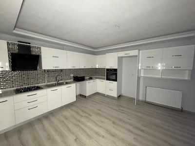 BAŞİSKELE ÜSTPARK YUVACIK SİTESİNDE KUSURSUZ 4+1 SATILIK DAİRE