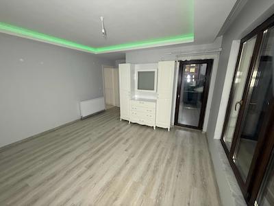 BAŞİSKELE ÜSTPARK YUVACIK SİTESİNDE KUSURSUZ 4+1 SATILIK DAİRE