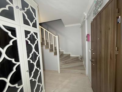 BAŞİSKELE ÜSTPARK YUVACIK SİTESİNDE KUSURSUZ 4+1 SATILIK DAİRE