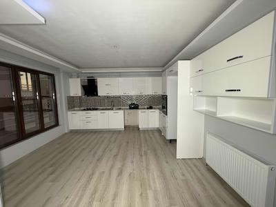 BAŞİSKELE ÜSTPARK YUVACIK SİTESİNDE KUSURSUZ 4+1 SATILIK DAİRE