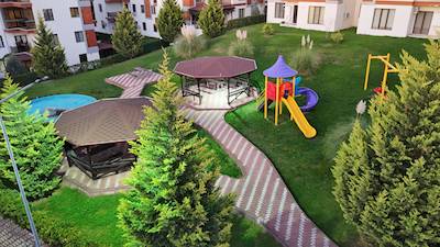 BAŞİSKELE ÜSTPARK YUVACIK SİTESİNDE KUSURSUZ 4+1 SATILIK DAİRE