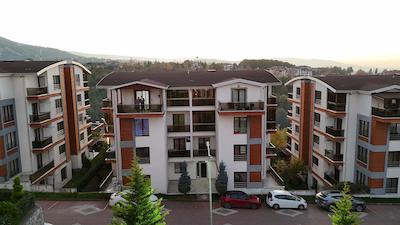 BAŞİSKELE ÜSTPARK YUVACIK SİTESİNDE KUSURSUZ 4+1 SATILIK DAİRE