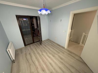 BAŞİSKELE ÜSTPARK YUVACIK SİTESİNDE KUSURSUZ 4+1 SATILIK DAİRE