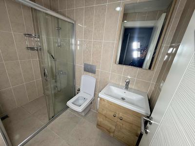 BAŞİSKELE ÜSTPARK YUVACIK SİTESİNDE KUSURSUZ 4+1 SATILIK DAİRE