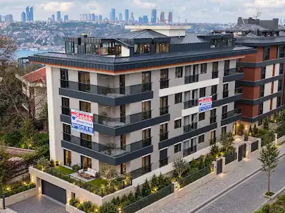 ÇENGELKÖY BEYAZ KÖŞKLER BÖLGESİNDE A+ BINADA ARA KAT 3+1