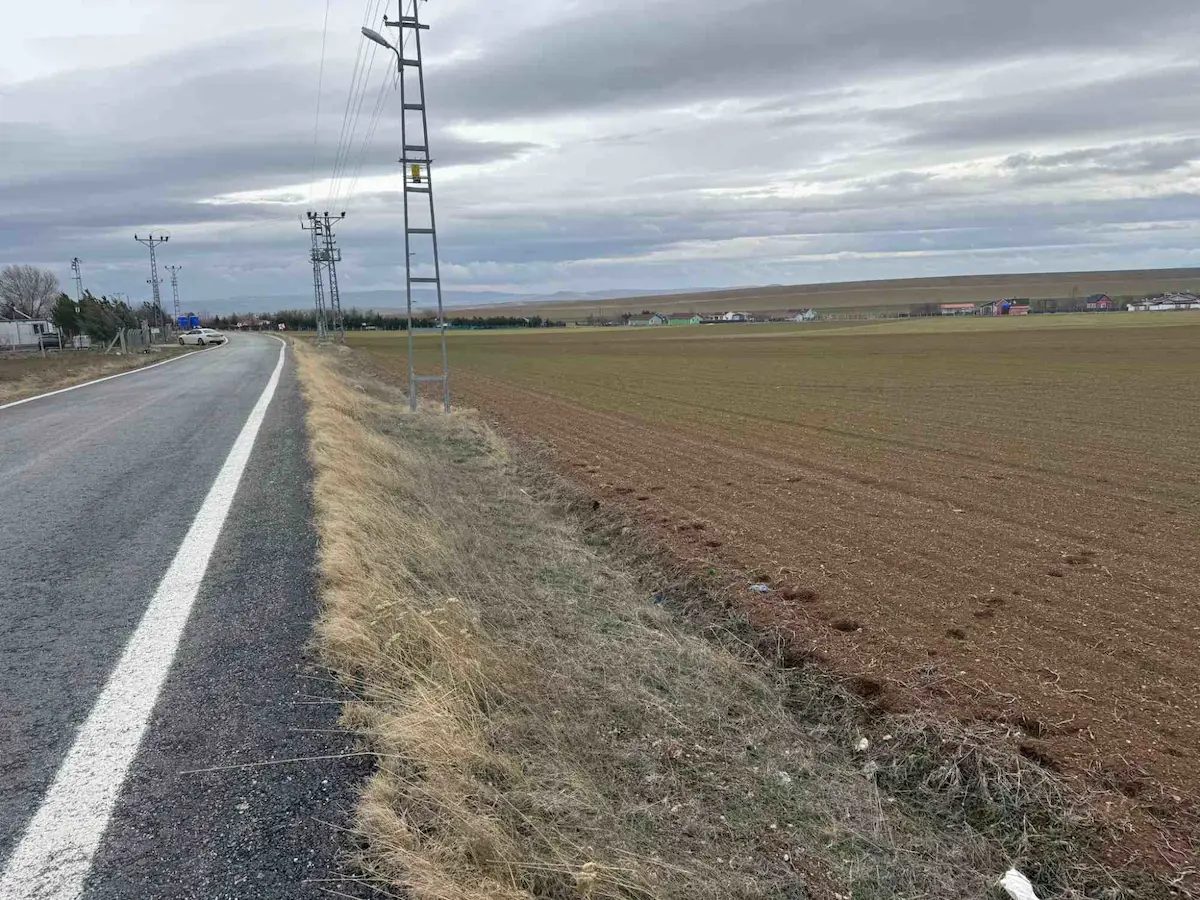 GÖLBAŞI DİKİLİTAŞ'DA 34418 M2 SATILIK TEK TAPU YOL KENARI ARAZİ