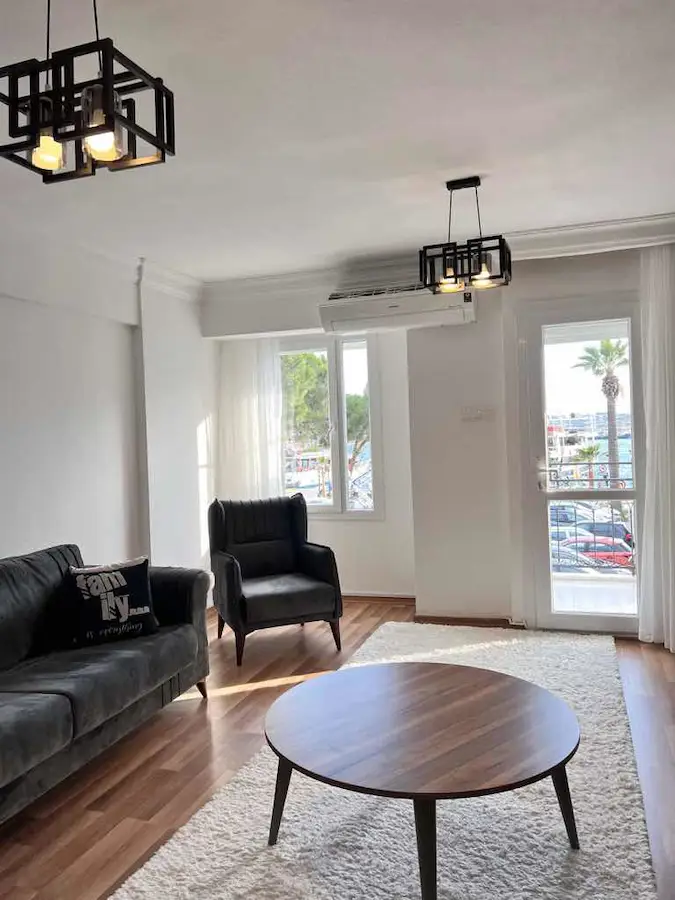ÇEŞME MERKEZDE DENİZ MANZARALI 3+1 KİRALIK DAİRE