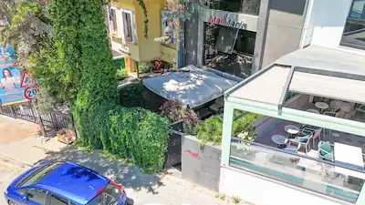 KOŞUYOLU'NDA ÇİFT CEPHELİ VE BAHÇELİ MÜSTAKİL SATILIK BİNA