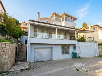 REMAX ADVANTAGE'DAN BADEMLI DAMLA KENT SITESI SATILIK VILLA