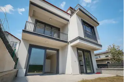 İZMİT TÜYSÜZLERDE MÜSTAKİL KİRALIK 5+1 TRİPLEKS VİLLA